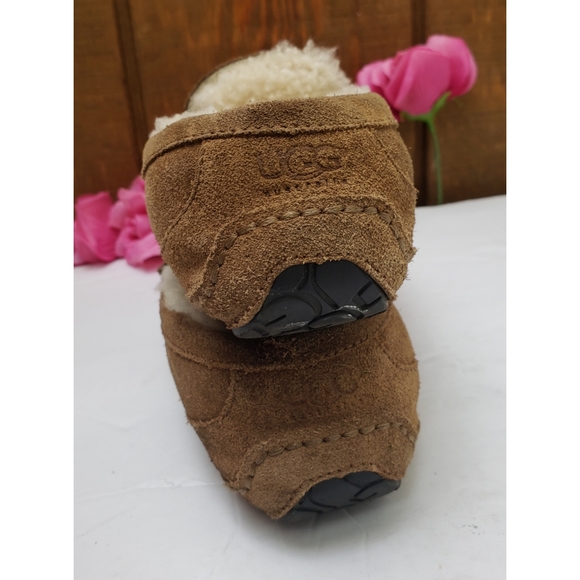 UGG brown suede girls moccasin size 2 - Picture 5 of 6